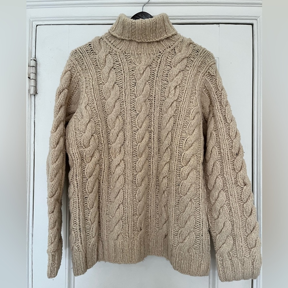 Beautiful Polo Ralph Lauren hand knit cable turtle neck sweater size M